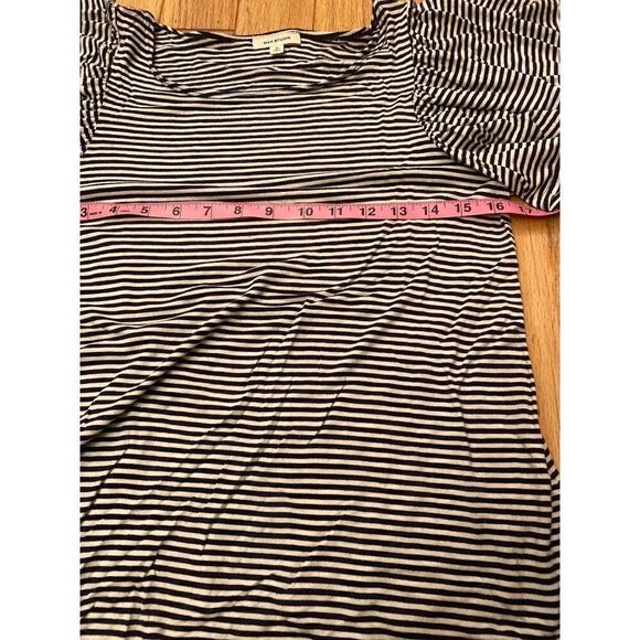 Max Studio, women's black/white striped with short flutter sleeves size small - Picture 5 of 6